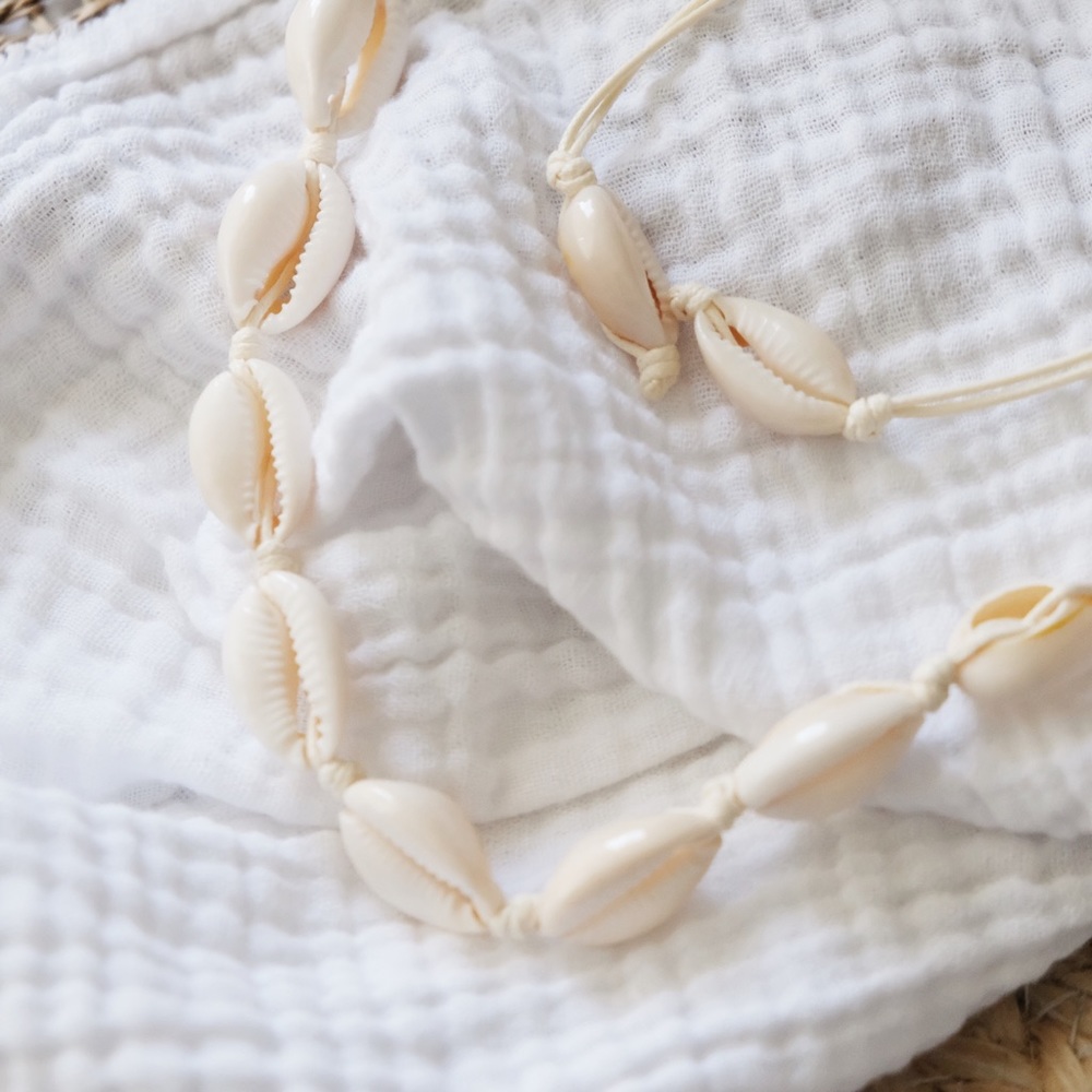 “Ava” Seashell Strand - Picture 4 of 5